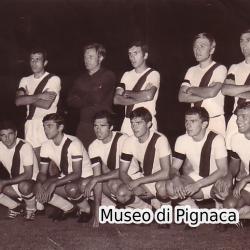 1969-70 Il Bologna in formazione tipo in notturna