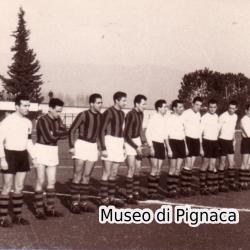 1950 Lucchese Bologna - squadre schierate prima della partita