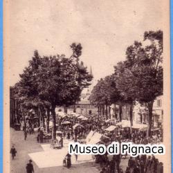 1930ca nv (formato grande - Edizioni Danesi Alfredo) - Mercato in Piazza XX settembre (indicazione errata)
