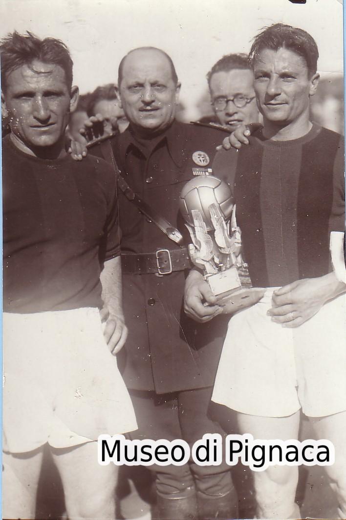 1939 (28 mag) Bologna campione d'Italia, premiato con la Coppa