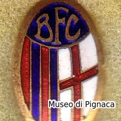 distintivo con piedino calcio football 6 scudetto Bologna 1941 Raro 