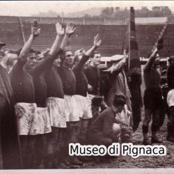 1939 (21 maggio) - Il Bologna festeggia la vittoria del campionato a fine partita