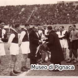 1930-31 Bologna vs Slavia Praga - nella foto Felsner e l'aiutante Lelovich