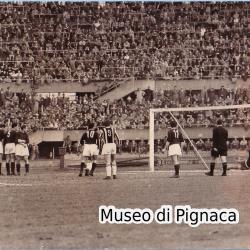 1954 (28 marzo) - Juventus Bologna 2 a 2 (Giorcelli devia una punizione)