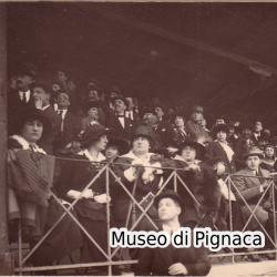 1915 (14 marzo) - Bologna Modena - la tribuna gremita dello stadio Sterlino