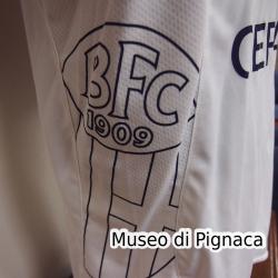 Gaby Mudingayi – Maglia bianca Bologna FC 2010-11 (Dettaglio)