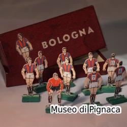1939-42 G.E.A.N "Il Gioco del Calcio da Tavolo"  gioco in scatola con calciatori sagomati del Bologna AGC