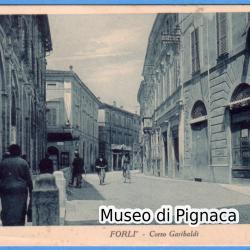 1920ca nv - Forlì - Corso Garibaldi (a destra il negozio Massari Pianoforti)