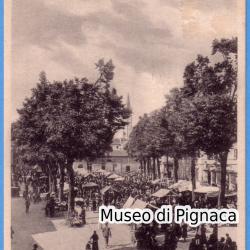 1935 vg - (formato piccolo - editrice Rosetti) Forlì Piazza Cavour - Il mercato della verdura