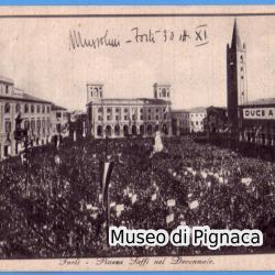 1932 vg - Forlì - Piazza Saffi nel Decennale - Mussolini - Forlì 30 ott XI