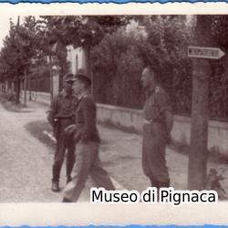 1944 - Forlì Viale Roma - soldati tedeschi davanti alla loro sede