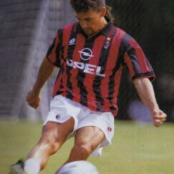 Baggio in campo con la maglia del Milan