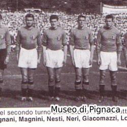 La Nazionale Italiana schierata prima della gara con il Belgio (Svizzera 1954)