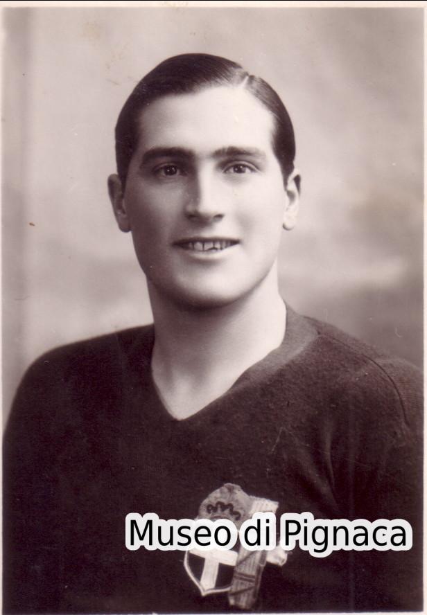 Ettore Puricelli con la maglia scudettata 1939