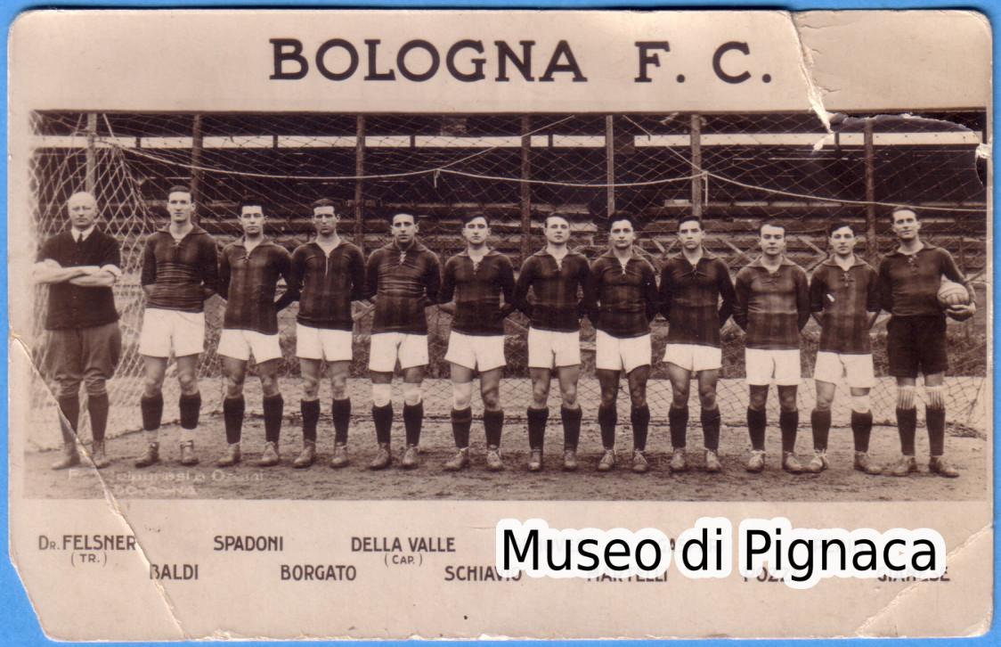 1923/24 Bologna FC cartolina con la formazione in piedi e i nomi dei calciatori