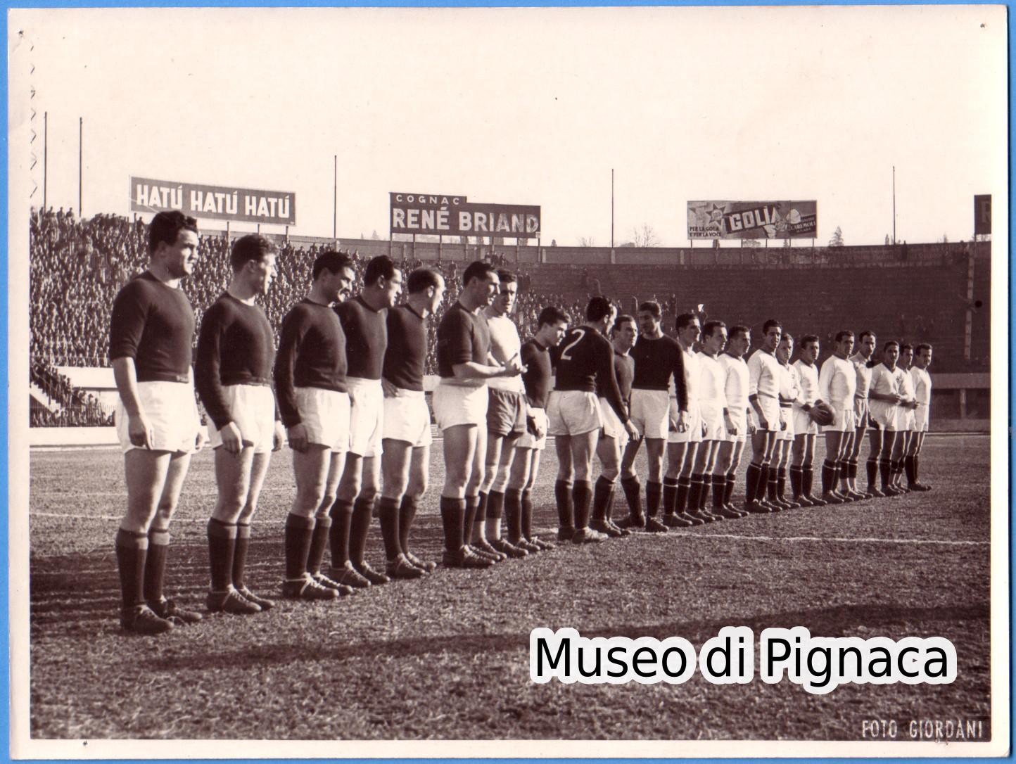 1948-49 (23 gennaio) - Bologna e Padova schierate prima della partita