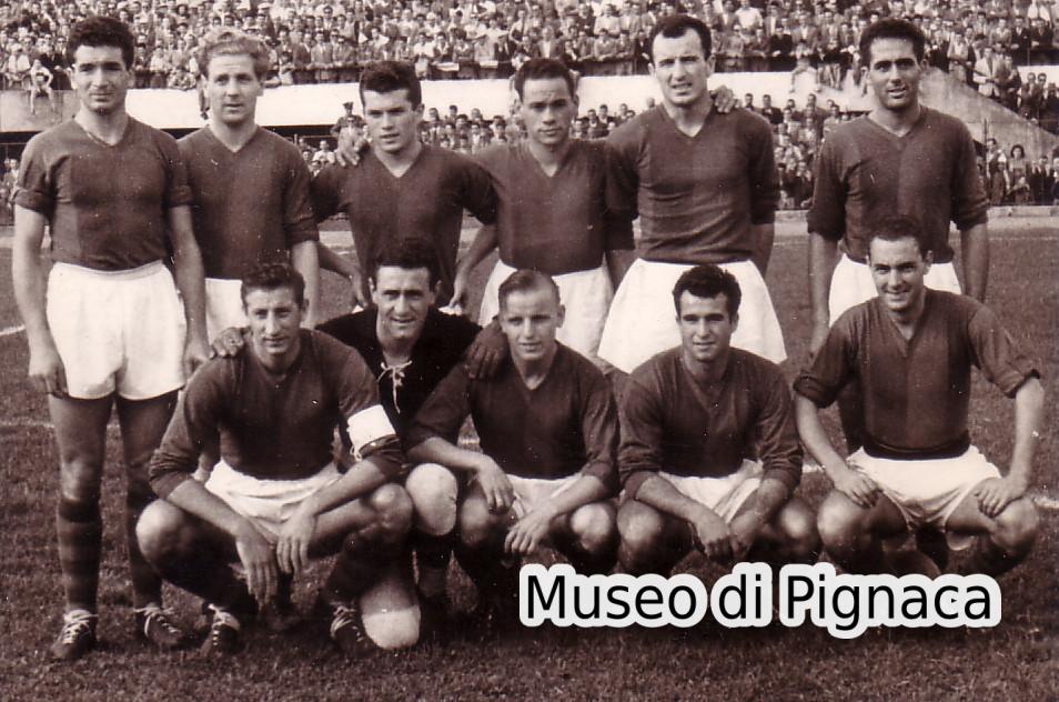 1950-51 (8 ottobre) - formazione schierata a Lucca (Lucchese vs Bologna 0 a 1)