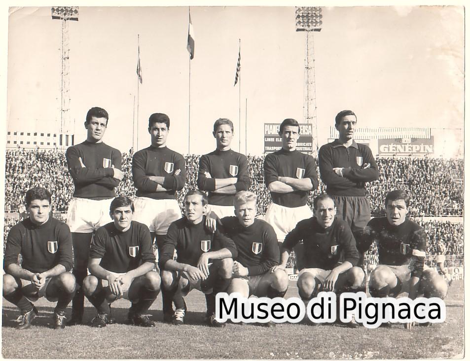 1964-65 Fotografia formazione Bologna (vs Juventus a Torino)