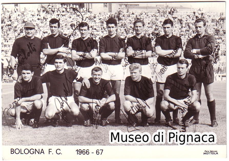 1966-67 foto-cartonata (fotoservizi Mottola) Bologna FC in maglia rossoblu