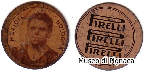 anni 30cs Gettone Metallico Pirelli - calciatore Muzzioli