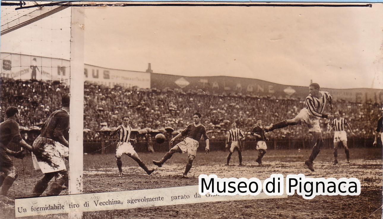 1932 (1 maggio) - Juventus Bologna - Gianni para un tiro di Giovanni Vecchina
