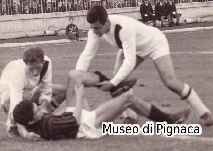 1965 (12 dicembre) - Bologna - Milan 4-1 - fotografia infortunio Bruno Mora