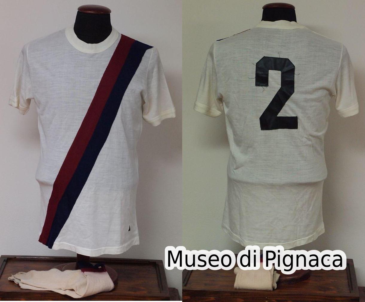 Tazio Roversi 1973/74 - maglia bianca  banda trasversale rossoblù Bologna FC