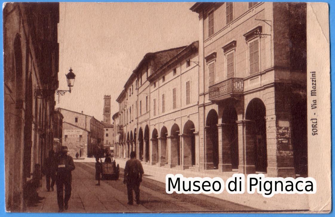 1912 vg - Forlì - Via Mazzini (verso Piazza Maggiore - sulla sx Concimi Chimici)