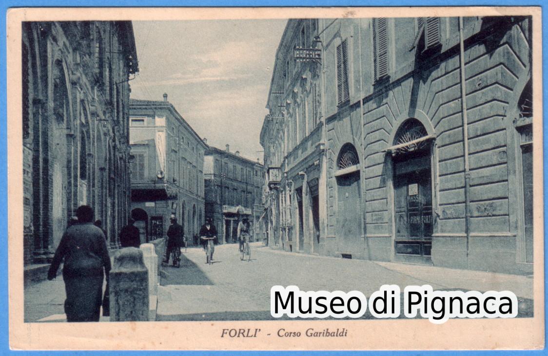 1920ca nv - Forlì - Corso Garibaldi (a destra il negozio Massari Pianoforti)