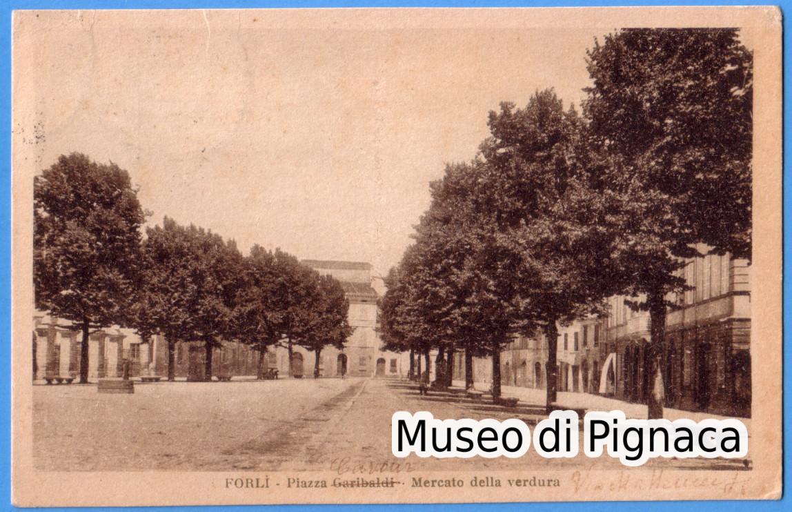 1928 vg - Forlì Piazza Garibaldi (Cavour a mano) - Mercato della verdura