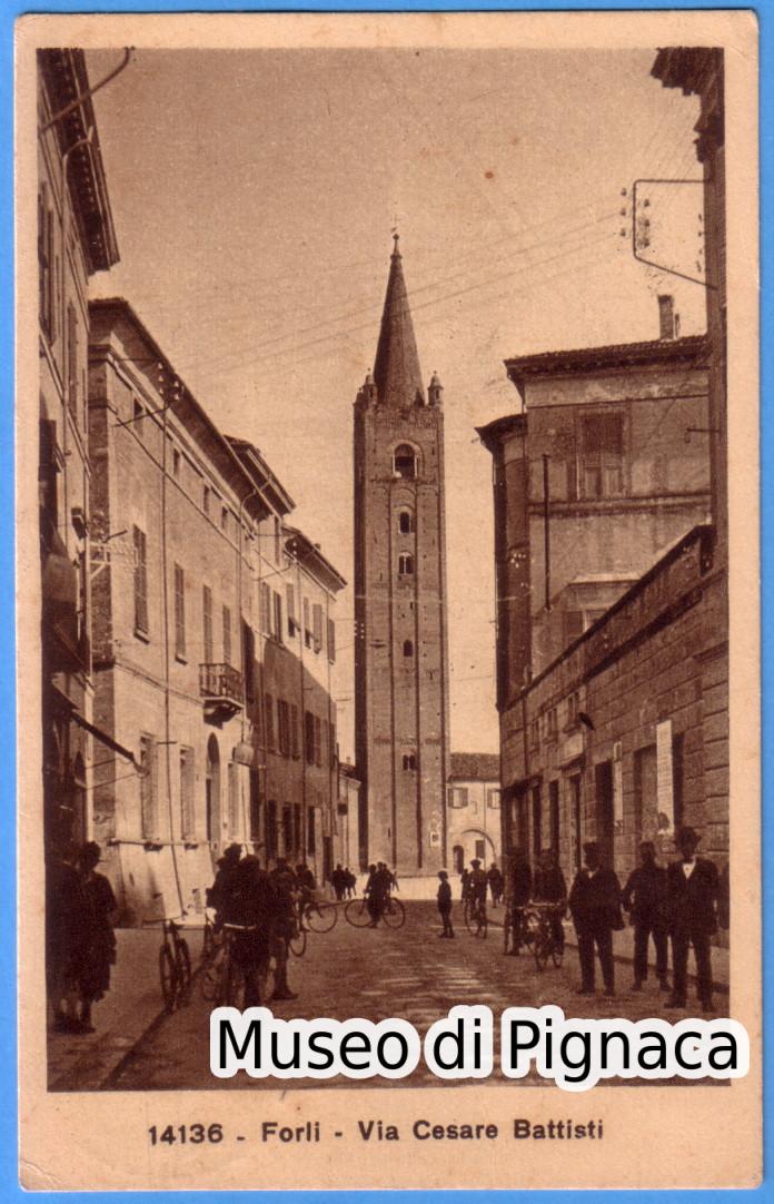 1928 vg - Via Cesare Battisti (bella animazione nella via)