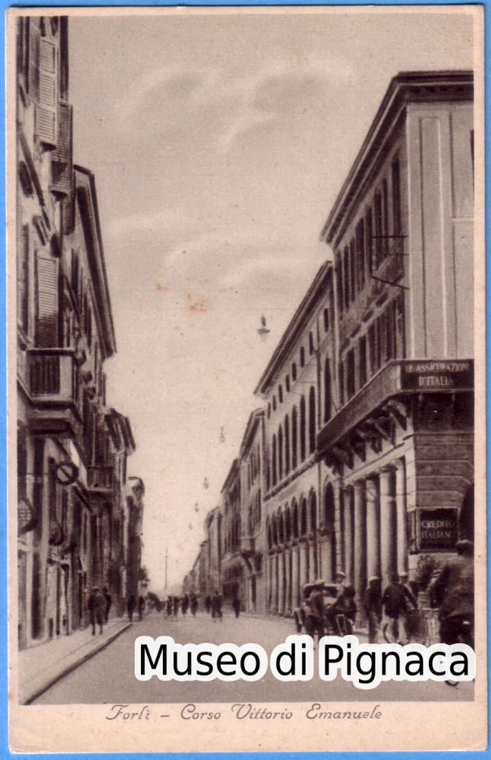 Forlì - Corso Vittorio Emanuele (a dx Credito Italiano e Le Assicurazioni d'Italia)