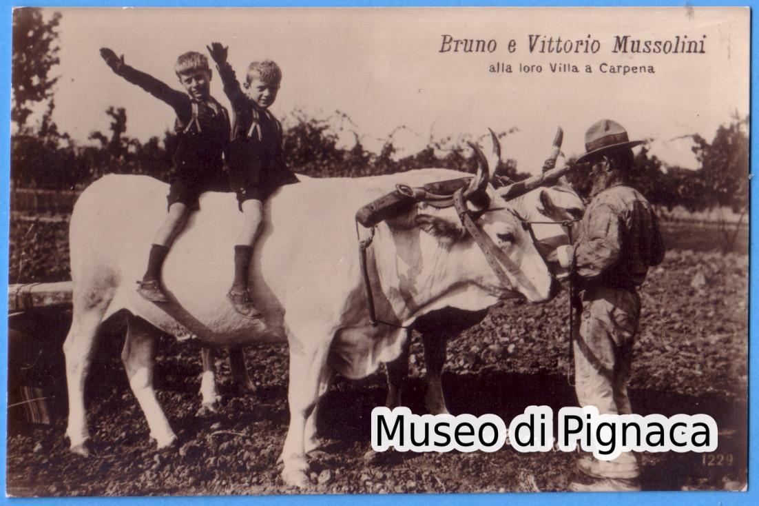 1925ca nv - Carpena (Forlì) - Vittorio e Bruno Mussolini alla loro Villa