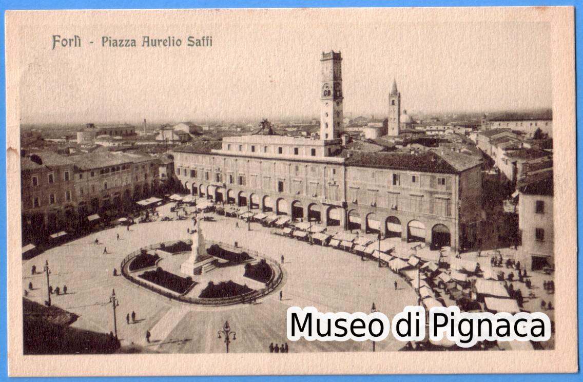 1927 vg - Forlì - Piazza Aurelio Saffi (giorno di mercato dall'alto)