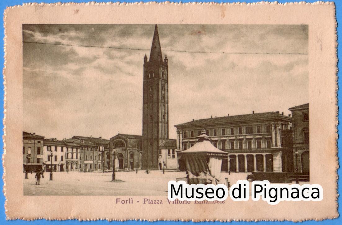 1916 vg - Forlì - Piazza Vittorio Emanuele (senza colonna Statua Madonna del Fuoco)