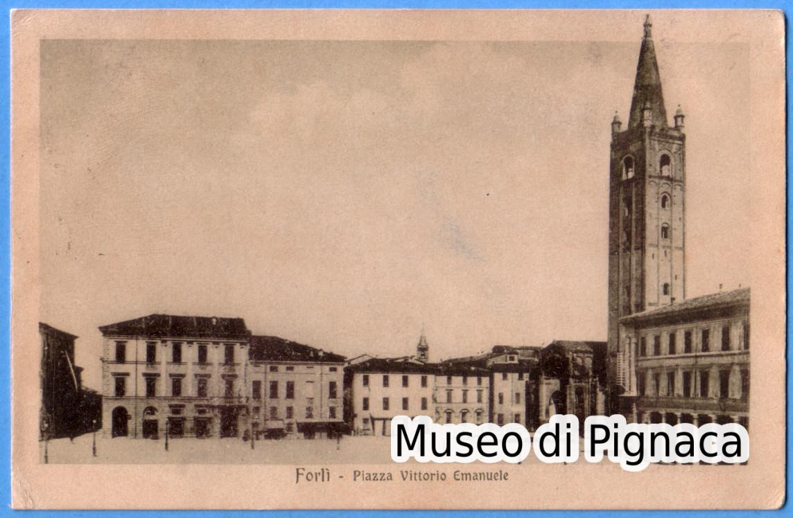 1917 vg - Forlì - Piazza Vittorio Emanuele (evidente errore - edit Raffoni) - Isola Castellini