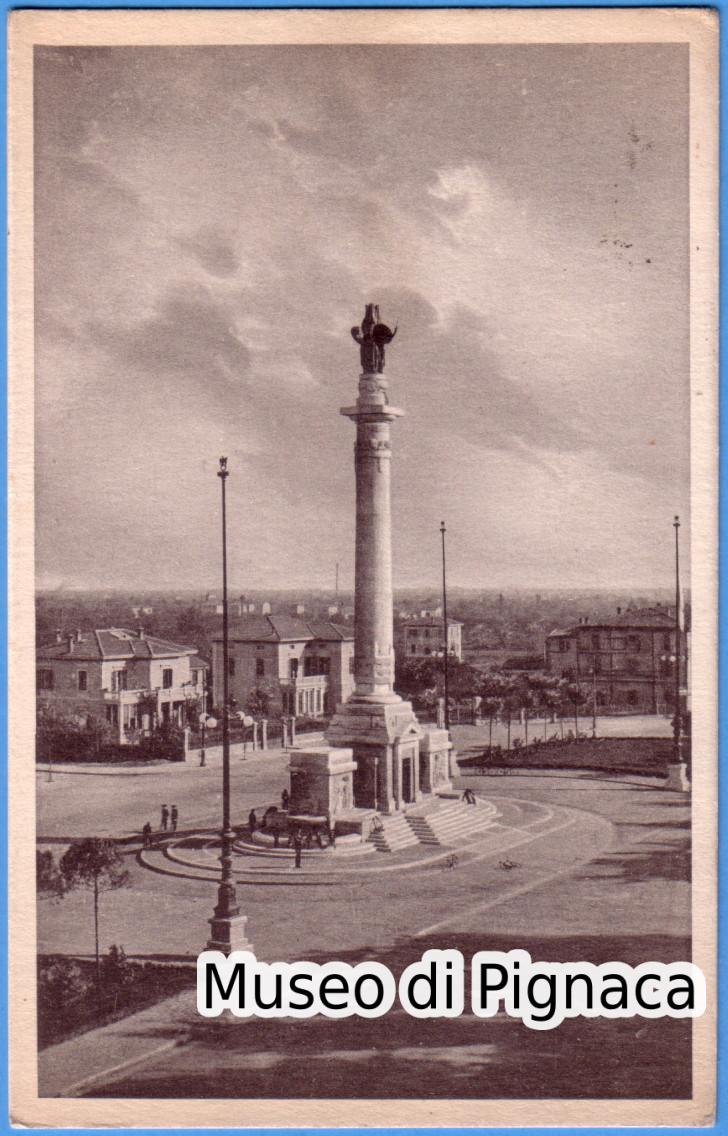1933 vg - Forlì - Monumento ai caduti della Grande Guerra e della Rivoluzione fascista