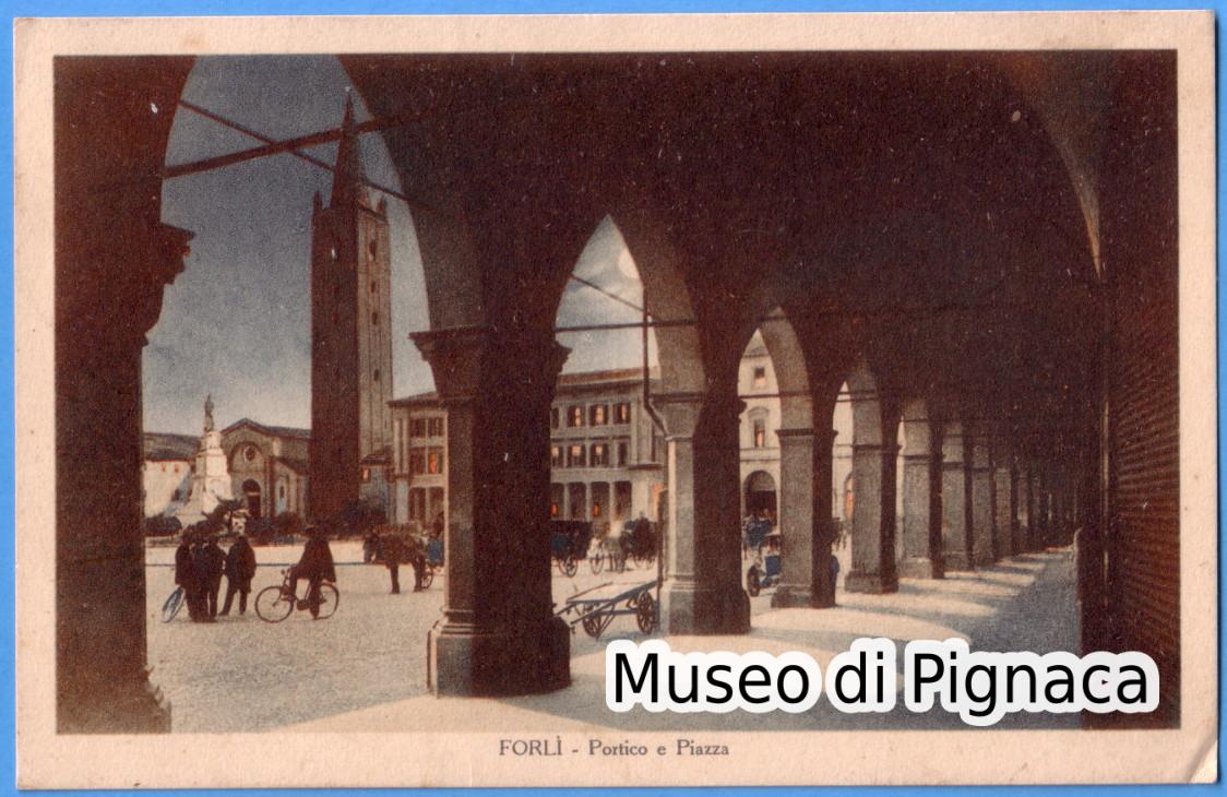 1933 vg - Forlì - Portico e Piazza (notturno animato)