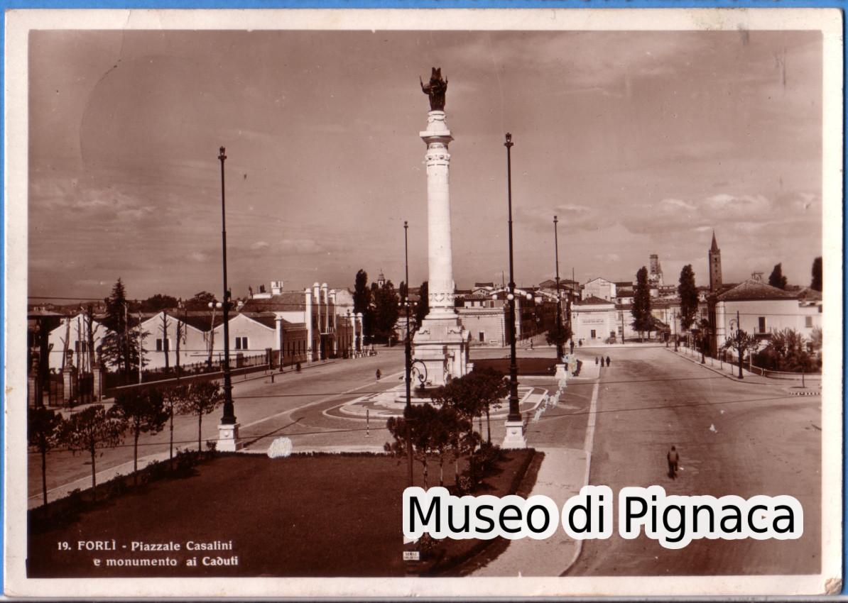 1934 vg - Forlì - Piazzale Casalini e monumento ai Caduti