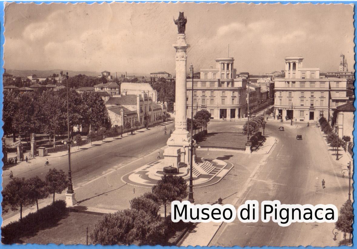 1941 vg - Monumento ai caduti e Corso Vittorio Emanuele