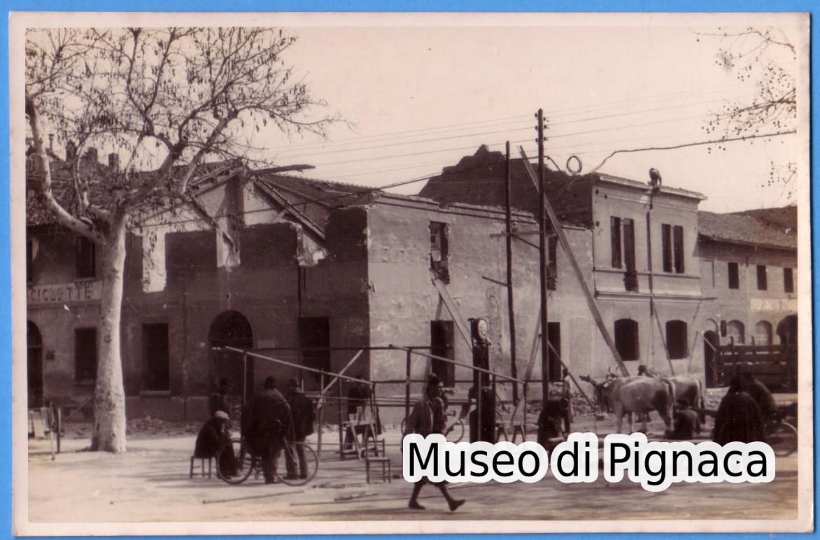 1944 nv - Forlì - Piazza XX Settembre dopo un bombardamento