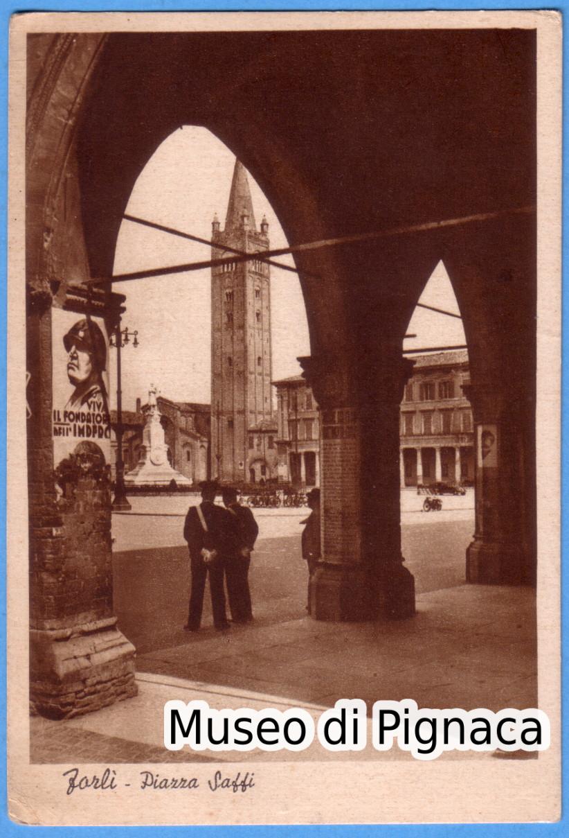 1925 nv - Forlì Piazza Saffi - ingresso da Corso Diaz con manifesto con immagine del Duce 