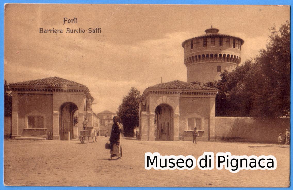 1909 vg - Forlì Barriera Aurelio Saffi - donnina a passeggio e carretto che entra in città