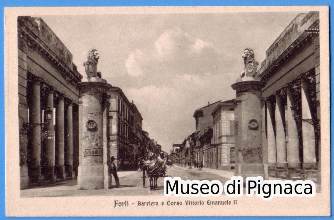Forlì 1915ca - Barriera e Corso Vittorio Emanuele II° - Carretto fra le due colonne