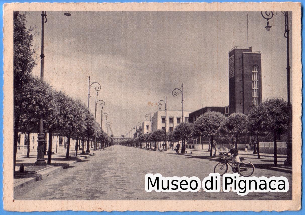 anni 40 vg - Forlì Viale XXVIII Ottobre (con bambino in bicicletta)