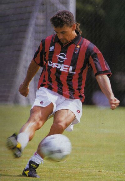 Baggio in campo con la maglia del Milan