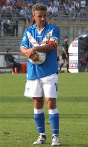Baggio in campo con la maglia del Brescia